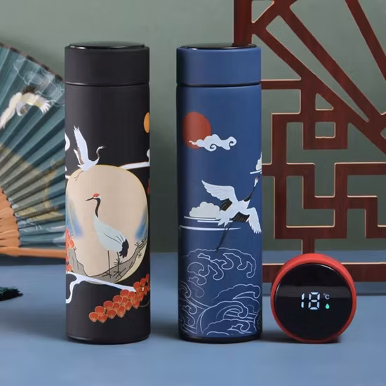  Умная спортивная вакуумная бутылочка из нержавеющей стали с дисплеем температуры.  Изолированная бутылка для воды из нержавеющей стали со светодиодным дисплеем.